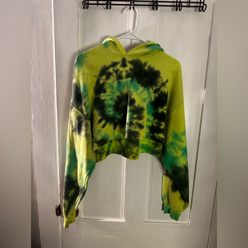 Tie dye cropped hoodie